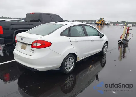 2013 Ford Fiesta Se z USA, uszkodzony, nr VIN 3FADP4BJ4DM223452